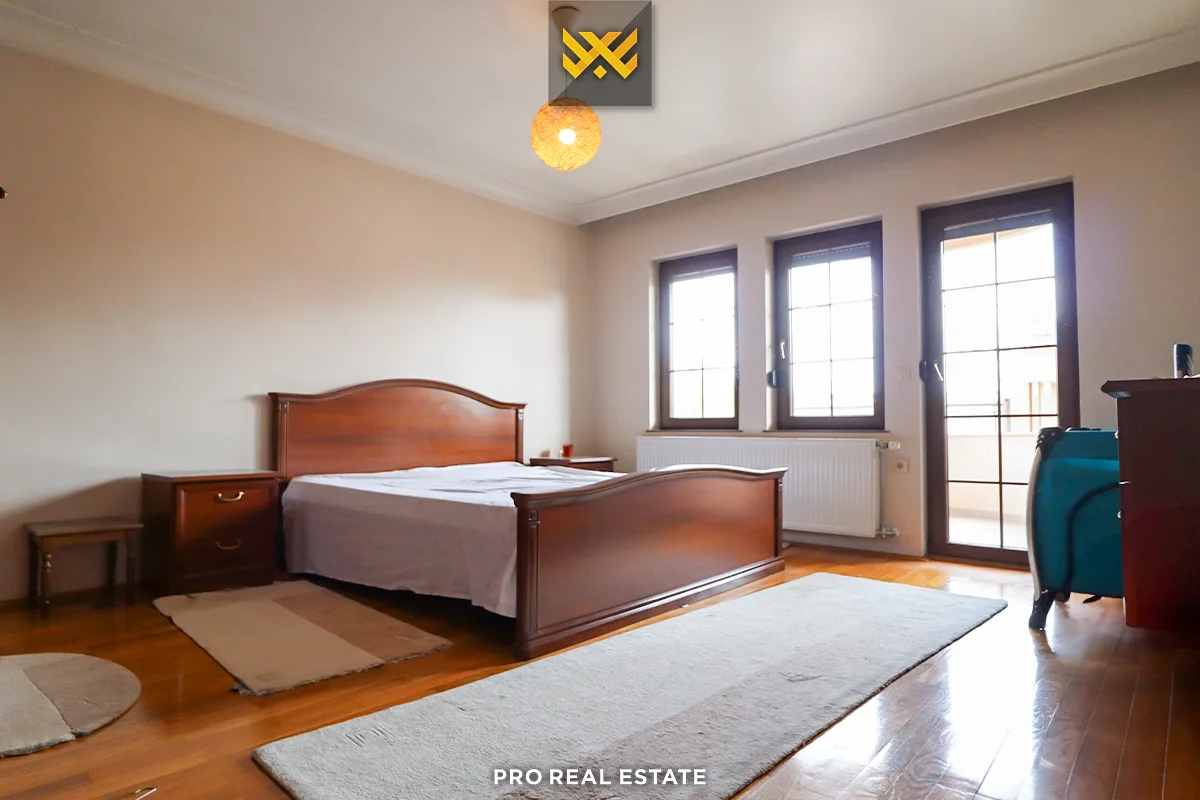 Shtëpi 310m² për #SHITJE në Lagjen Qendresa.