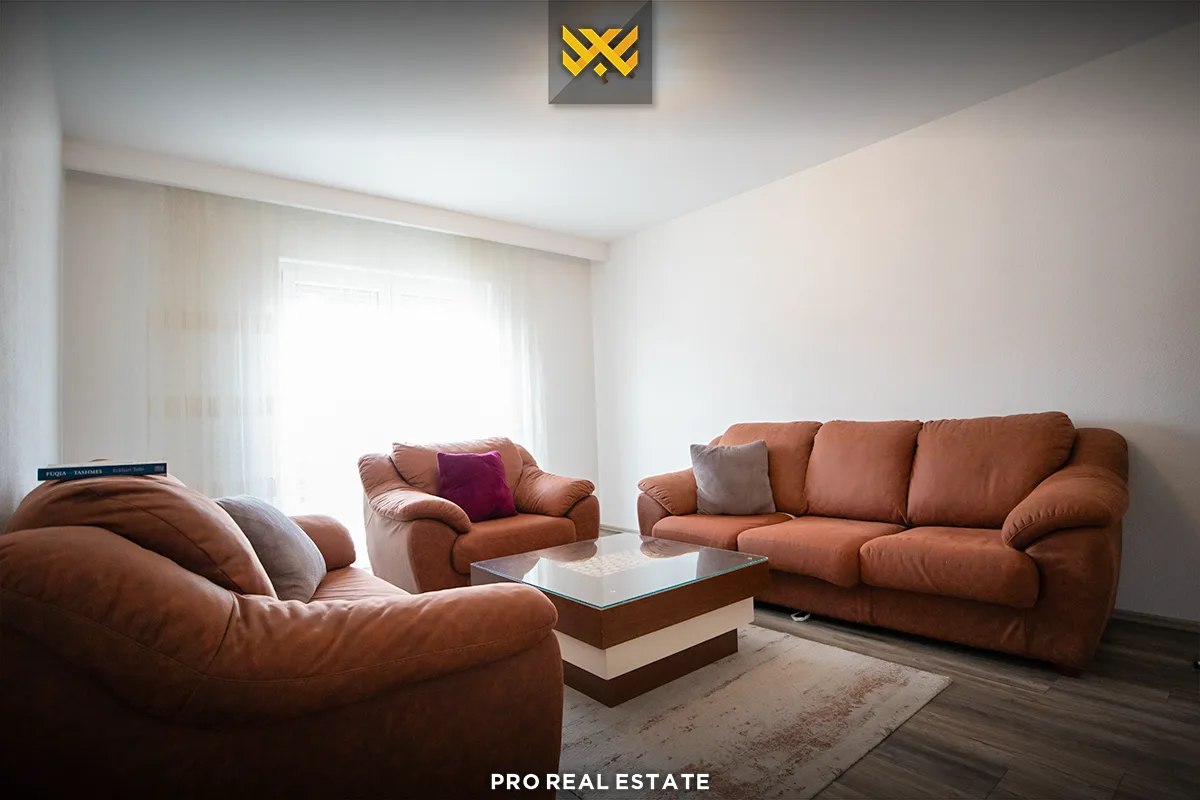 Shtëpi 450m² me #QIRA në Lagjen Qëndresa.
