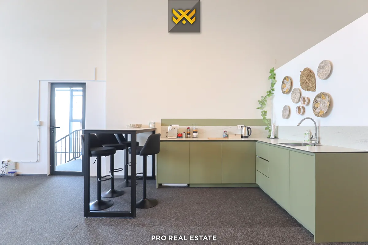 Zyrë 215m² me #QIRA në Veternik