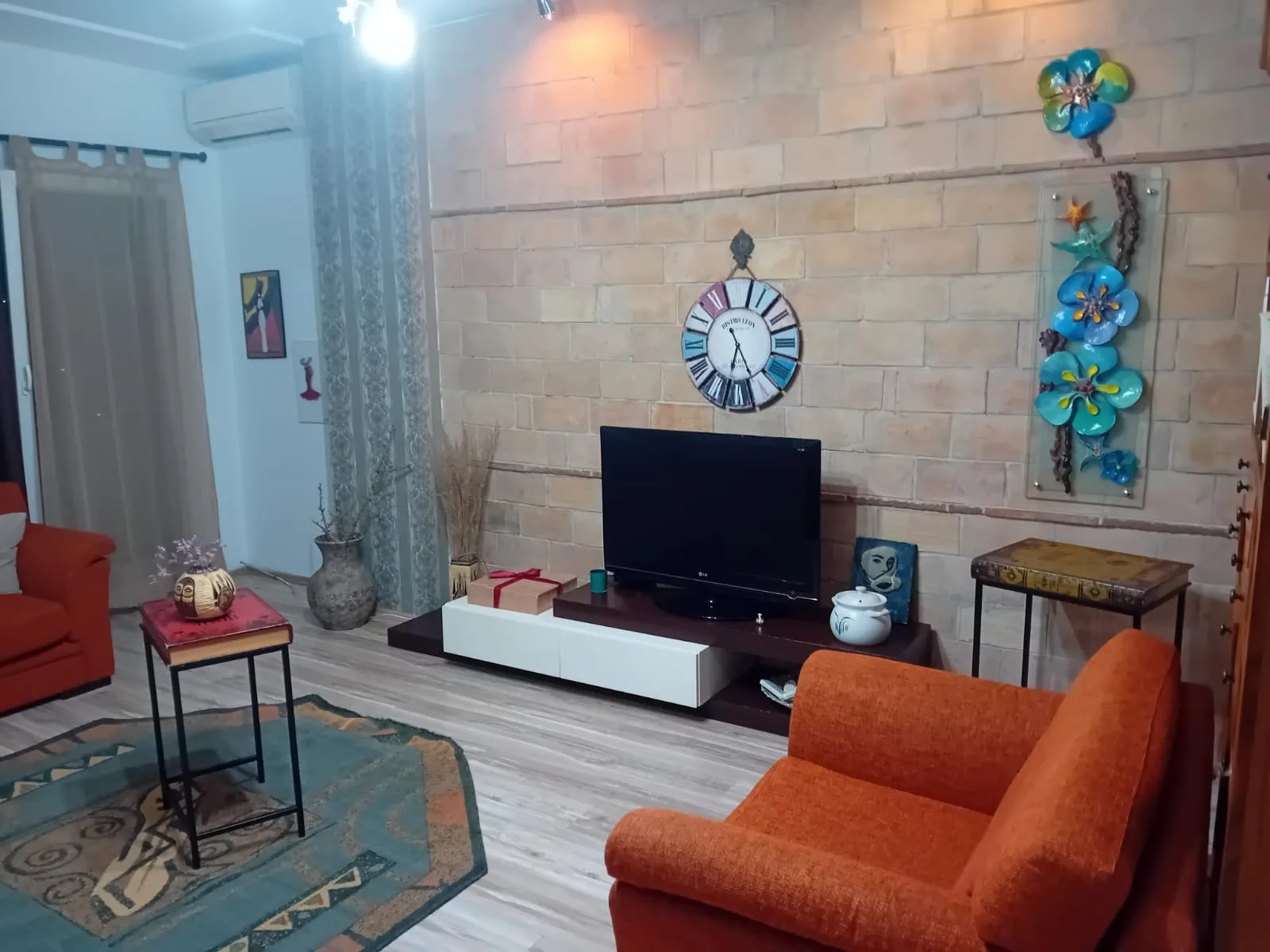 Apartament 2+1 Me Qera Tek Komuna e Parisit (ID B2201450) Tirane.