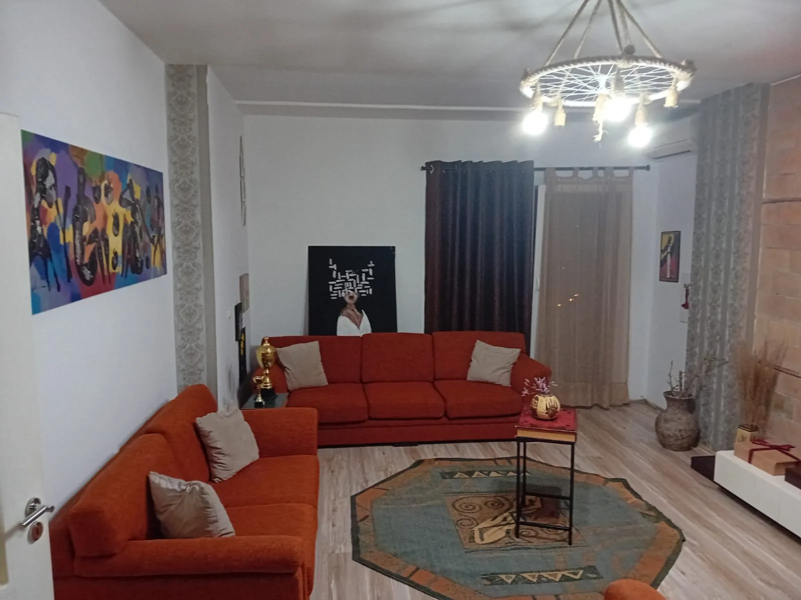 Apartament 2+1 Me Qera Tek Komuna e Parisit (ID B2201450) Tirane.