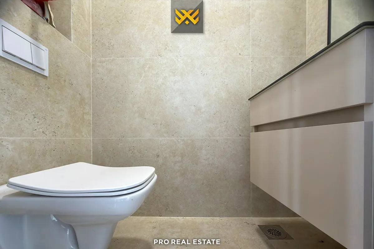 Lokal 136m² për #SHITJE në Matiçan