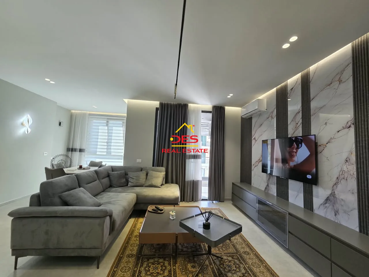 Shitet apartament luksoz 1+1 pranë ambulancës, vlorë.