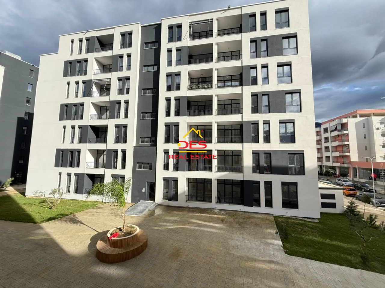 Shitet apartament 2+1+2 në orikum, vlorë.