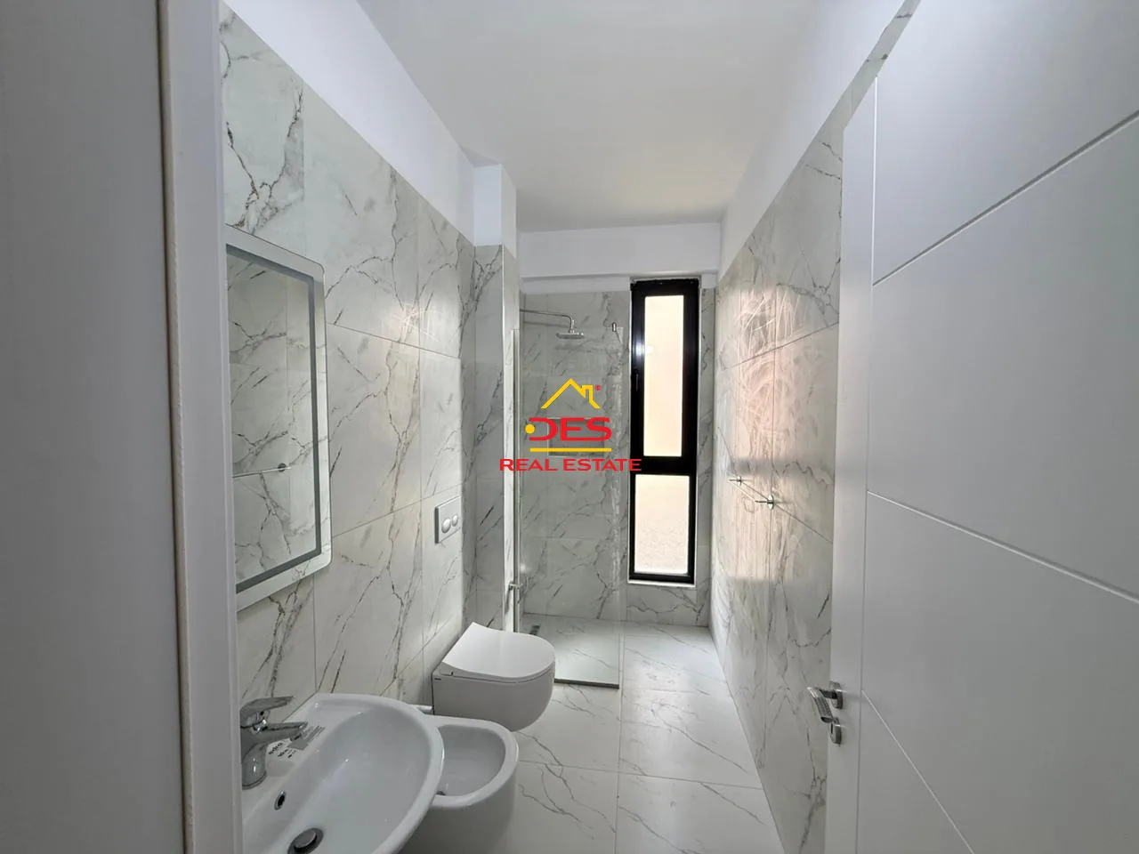 Shitet apartament 2+1+2 në orikum, vlorë.