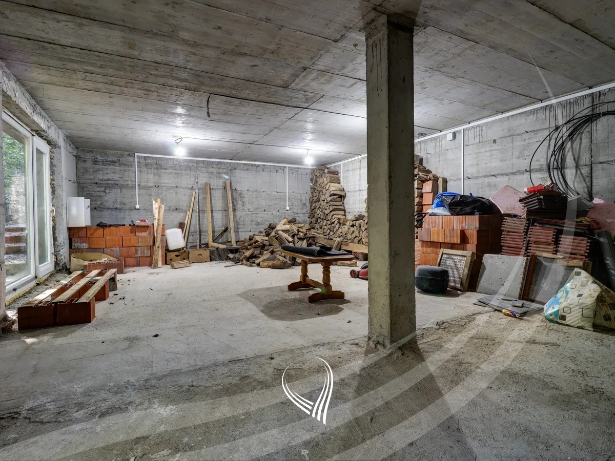 Vilë 210m2 në shitje në Brezovicë