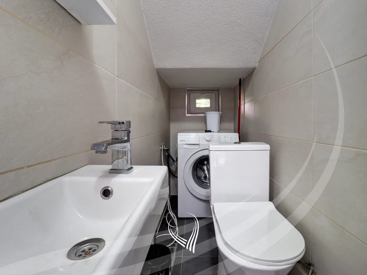 Vilë 210m2 në shitje në Brezovicë