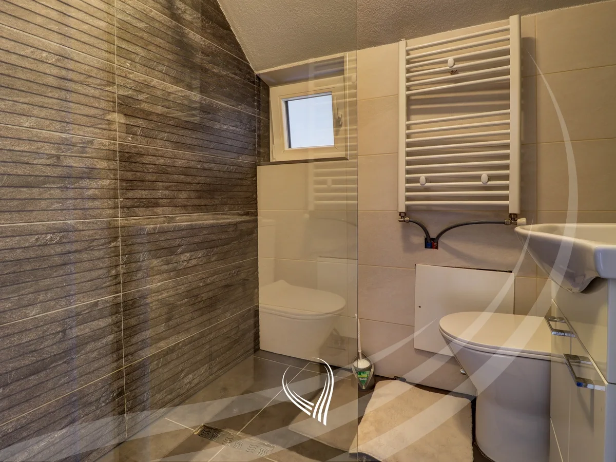 Vilë 210m2 në shitje në Brezovicë
