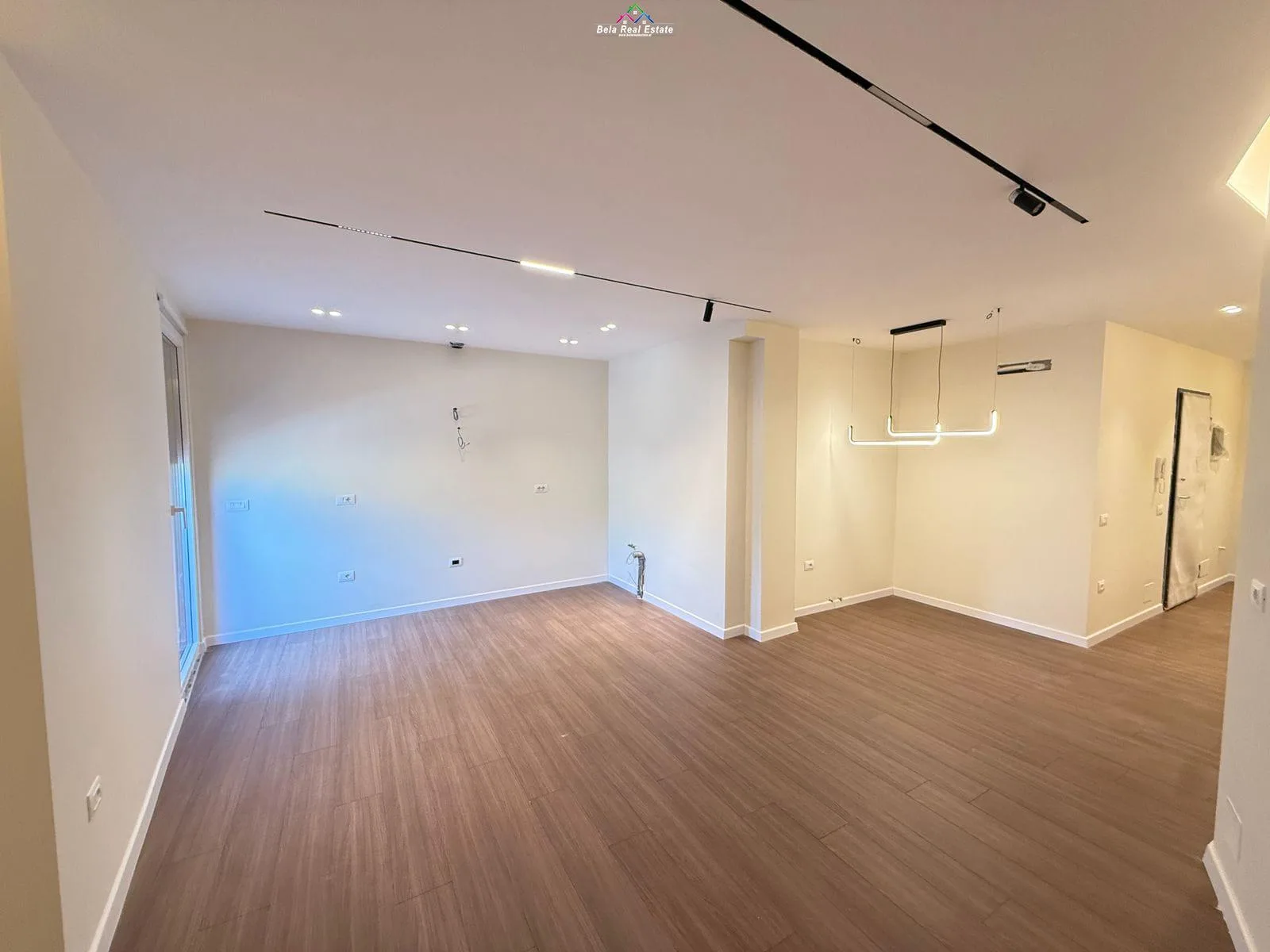 Apartament Ne Shitje 2+1+ Post Parkimi Prane Maternitetit te Ri (ID B120859) Tirane