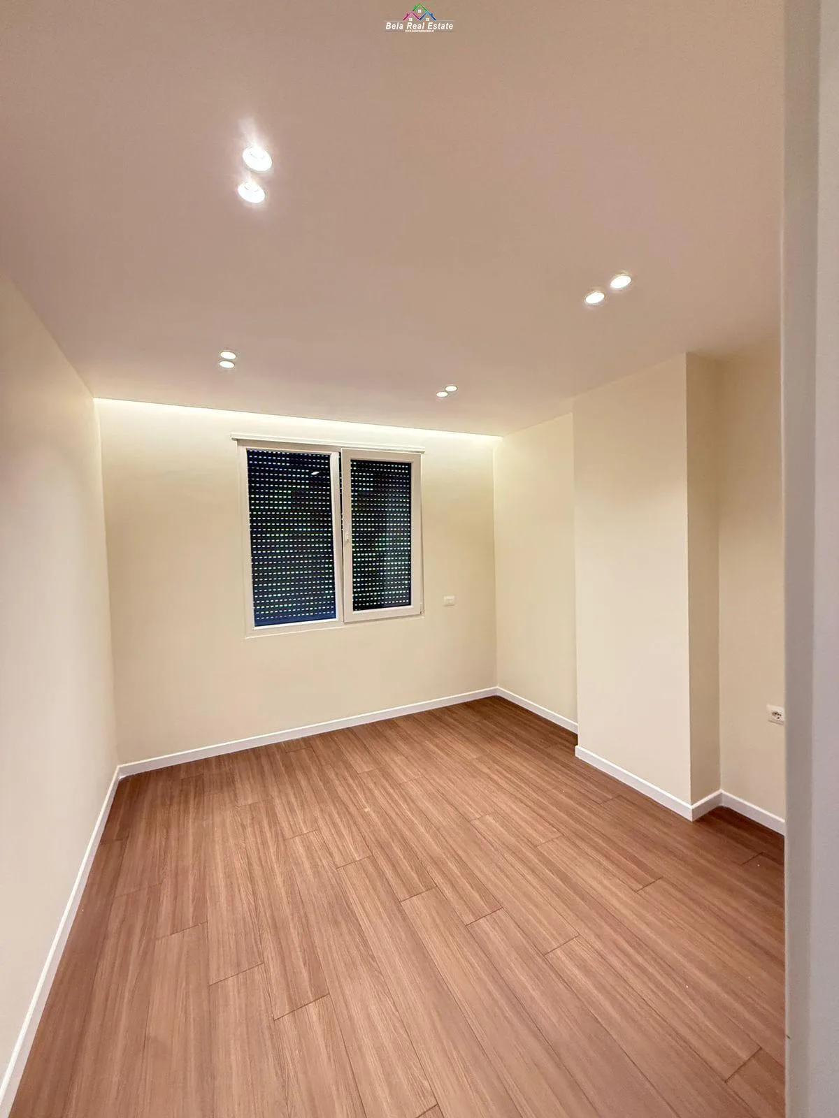 Apartament Ne Shitje 2+1+ Post Parkimi Prane Maternitetit te Ri (ID B120859) Tirane