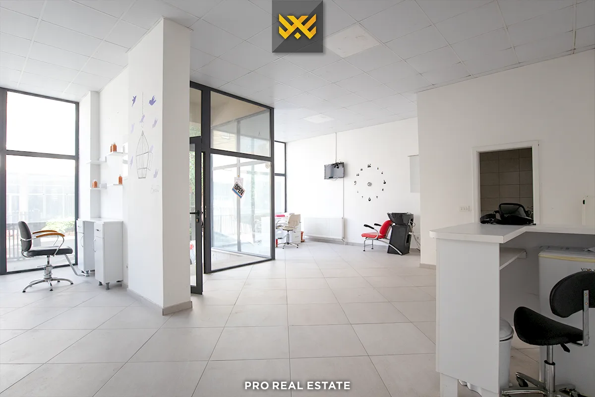 Lokal 86m² për #SHITJE në Tophane.