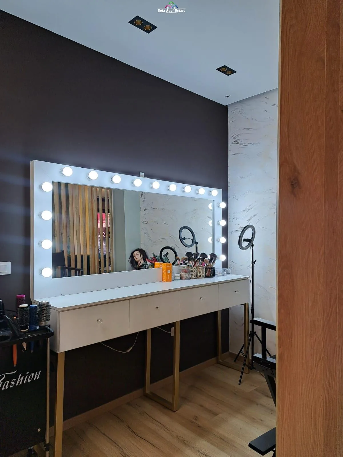 Qender Estetike me qera Rrugs Xhanfize Keko(ID BD21599) Tirane.