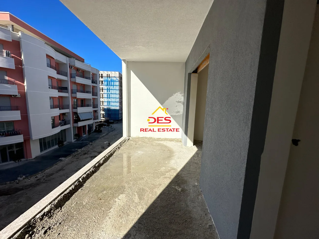 Shitet apartament 1+1 me këste në orikum