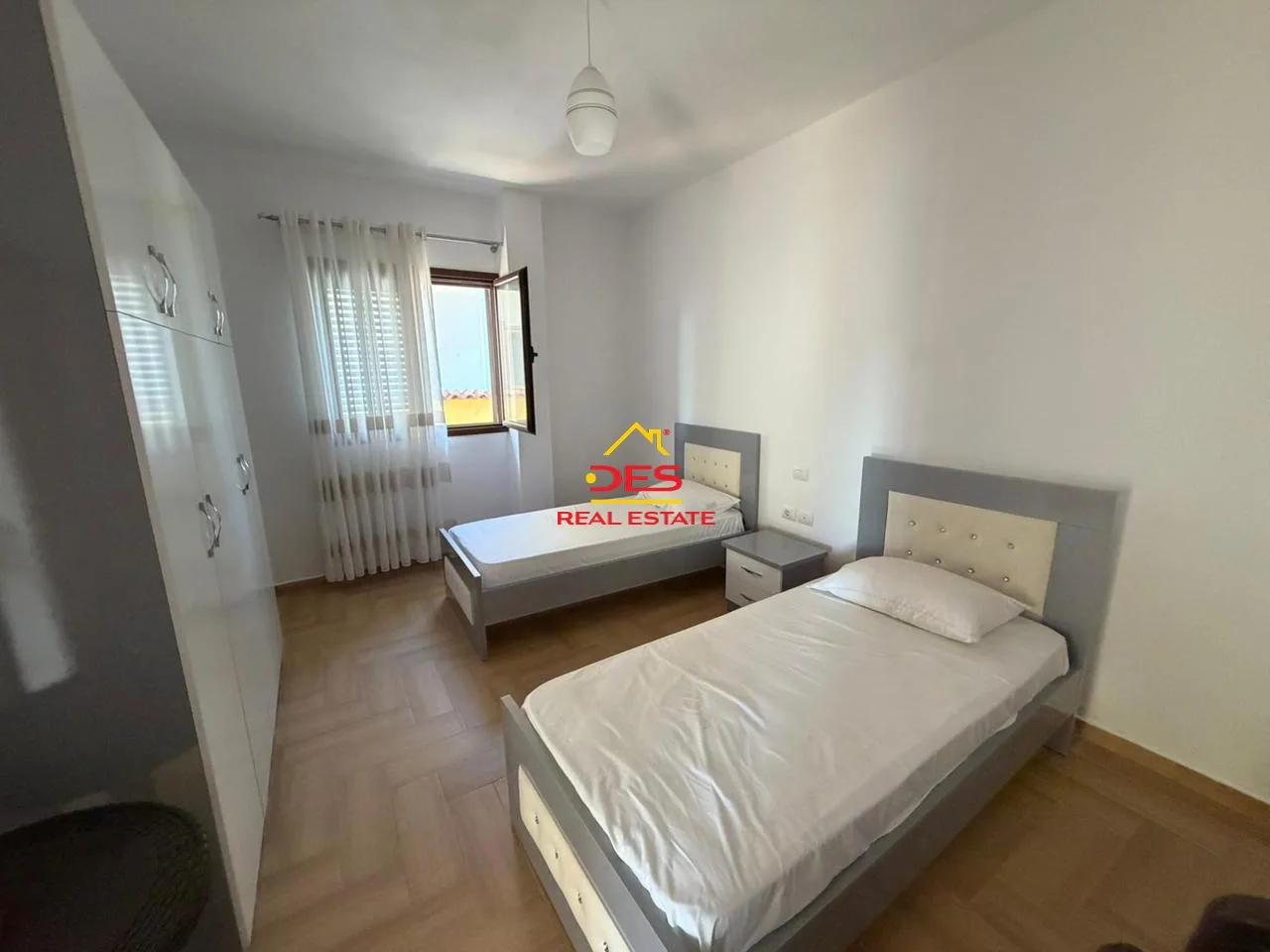 Jepet me qira kati i tretë i një vile te fusha e druve,vlorë