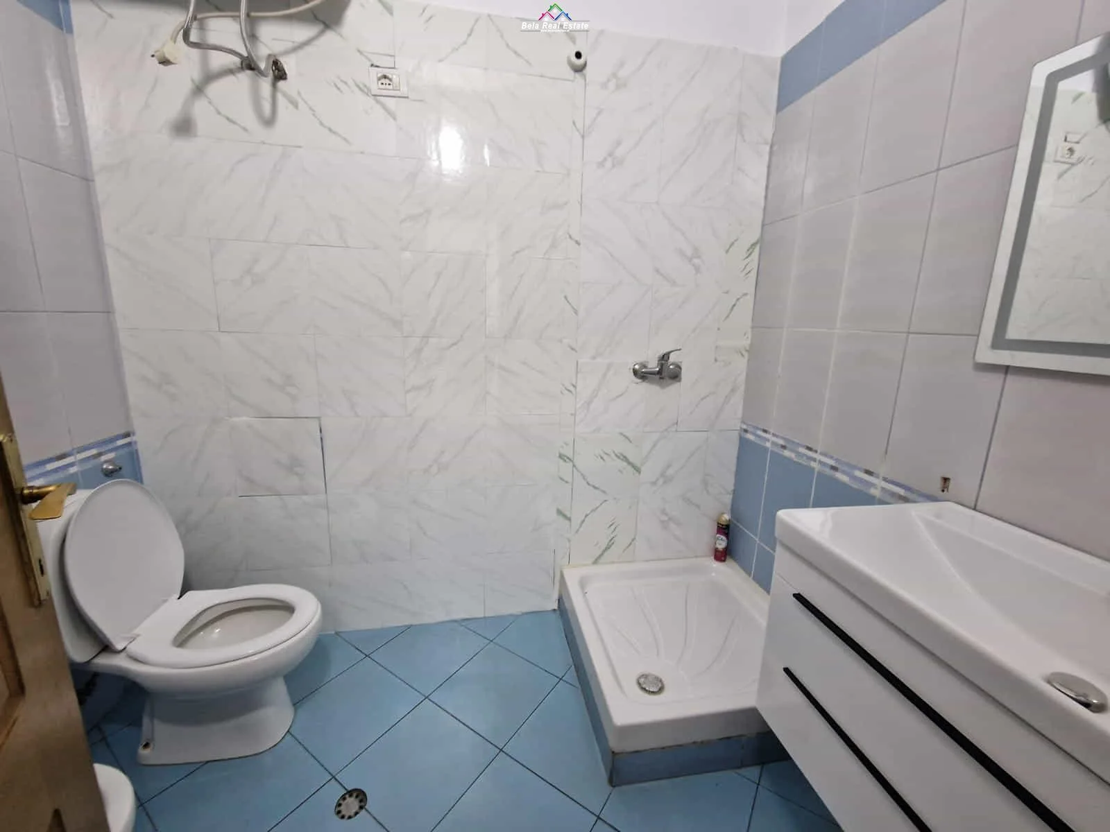 Zyre Me Qera Ne Bllok (ID BZ2351) Tirane.