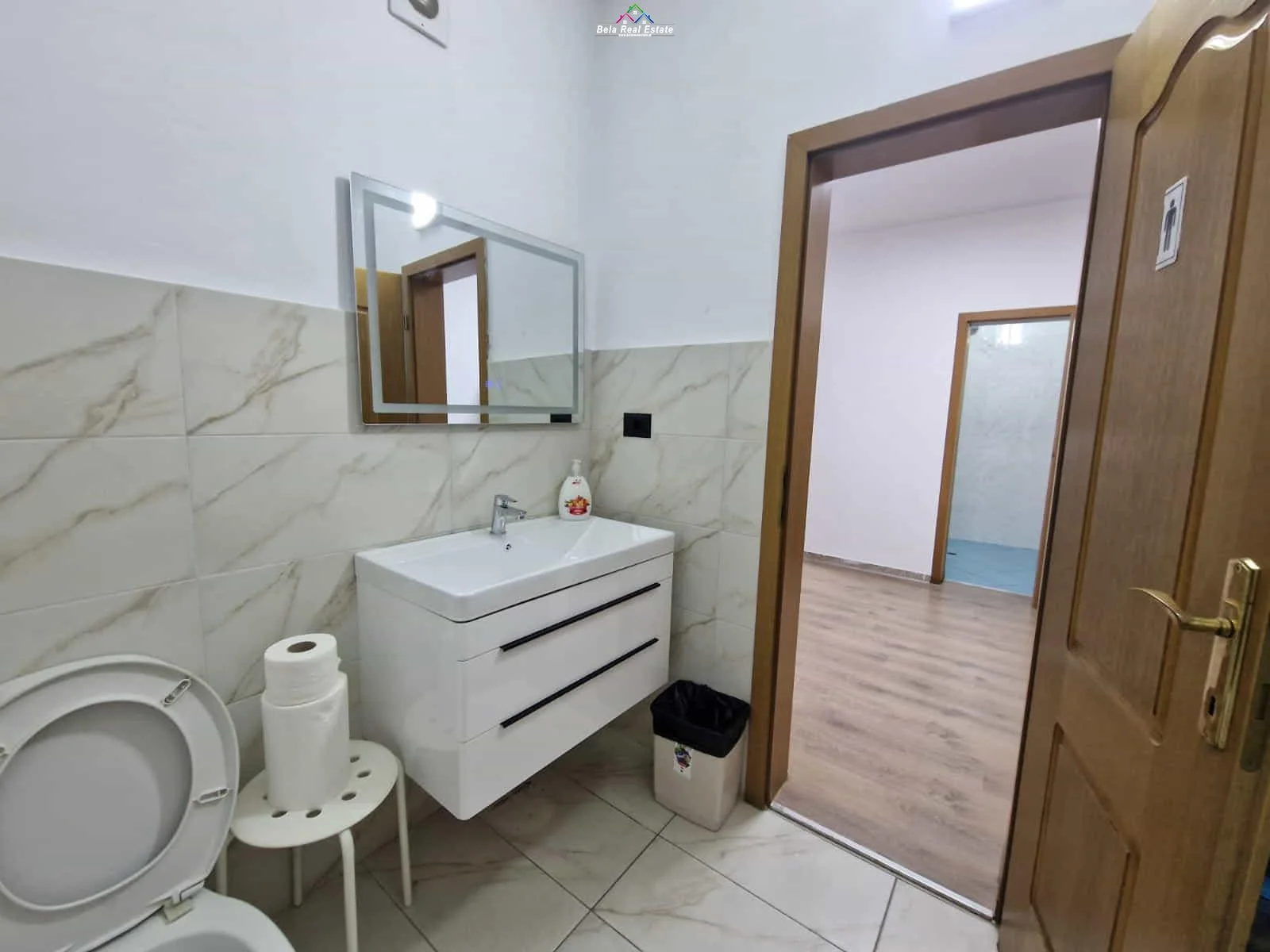 Zyre Me Qera Ne Bllok (ID BZ2351) Tirane.