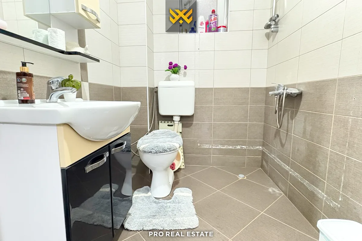Shtëpi 375m² + 97m² për #SHITJE në Kolovicë