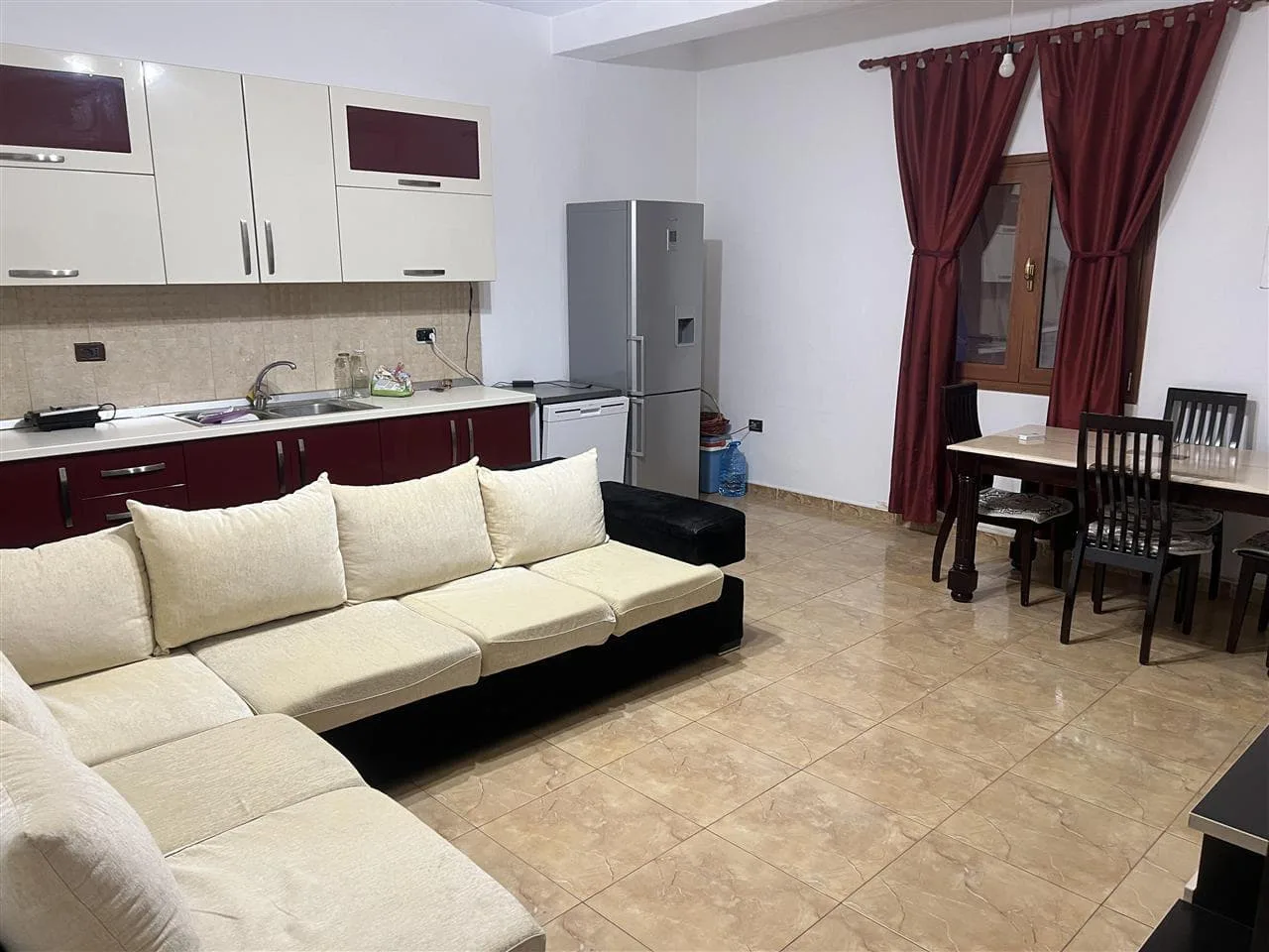 Vile me qera 2+1 tek 21 Dhjetori (ID BV22467) Tirane