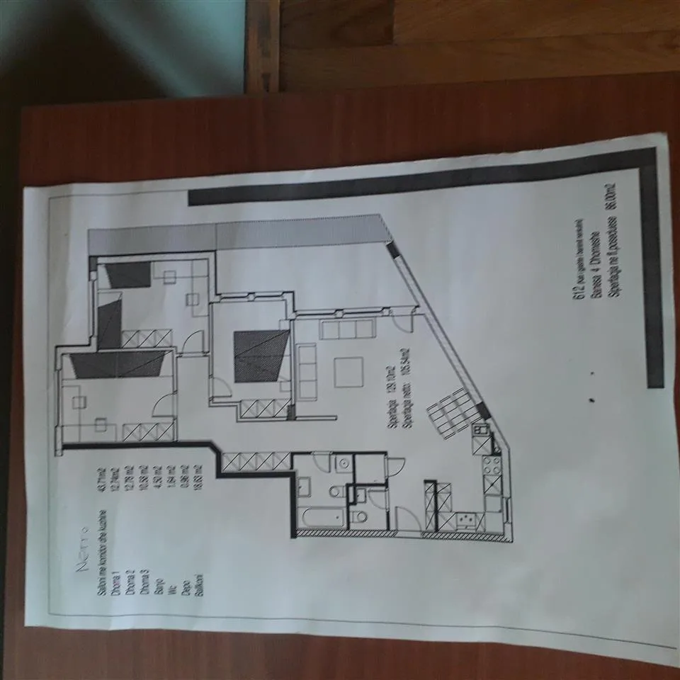 Banesë / Penthouse në SHITJE me FLETË POSEDUESE – 3 dhoma gjumi – 4 Llullat