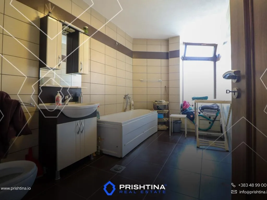 Shtepi ne #shitje 400m² + 2.2 ari në Taslixhe