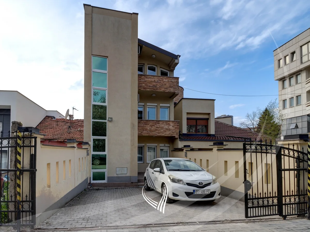 Objekt afarist 330m2 me qira në lagjen Ulpiana