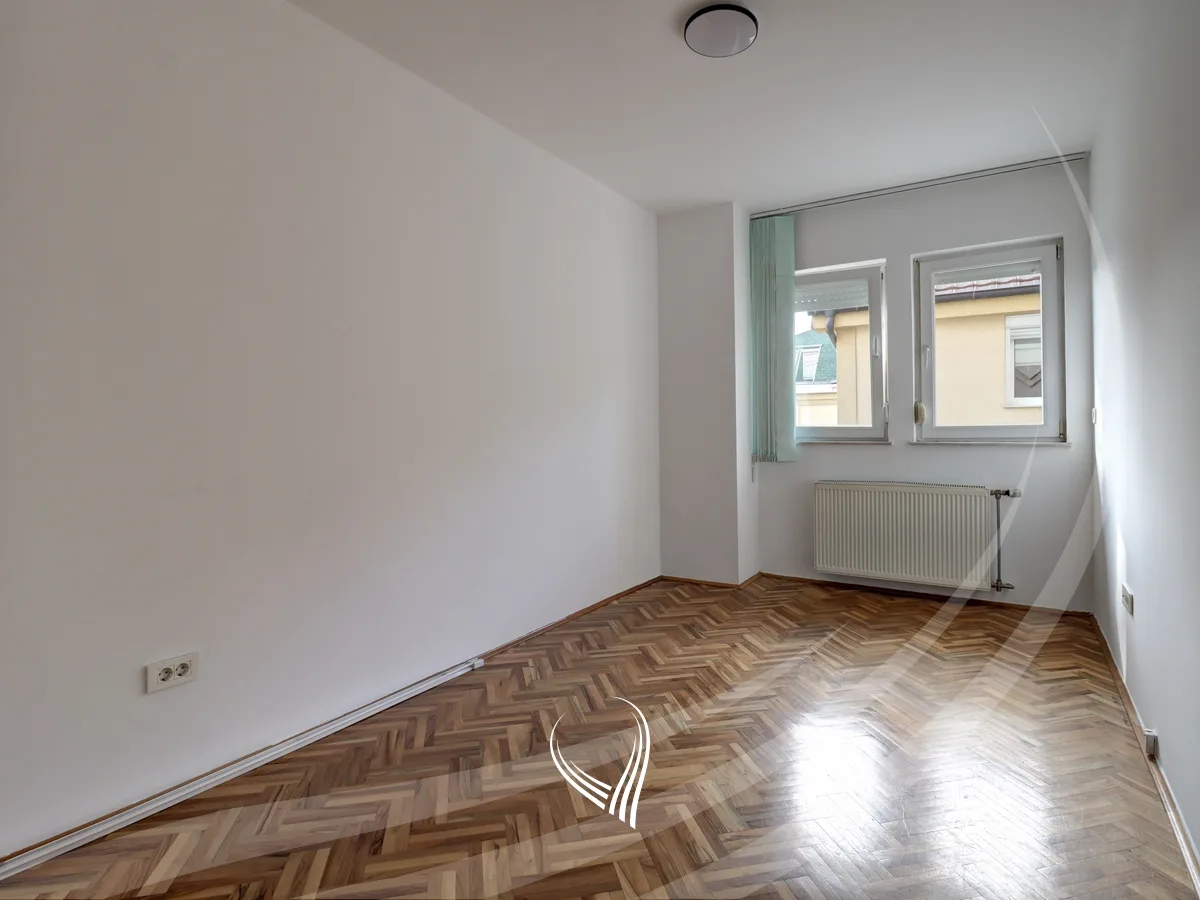 Objekt afarist 330m2 me qira në lagjen Ulpiana