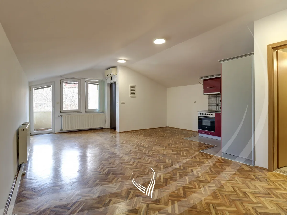 Objekt afarist 330m2 me qira në lagjen Ulpiana