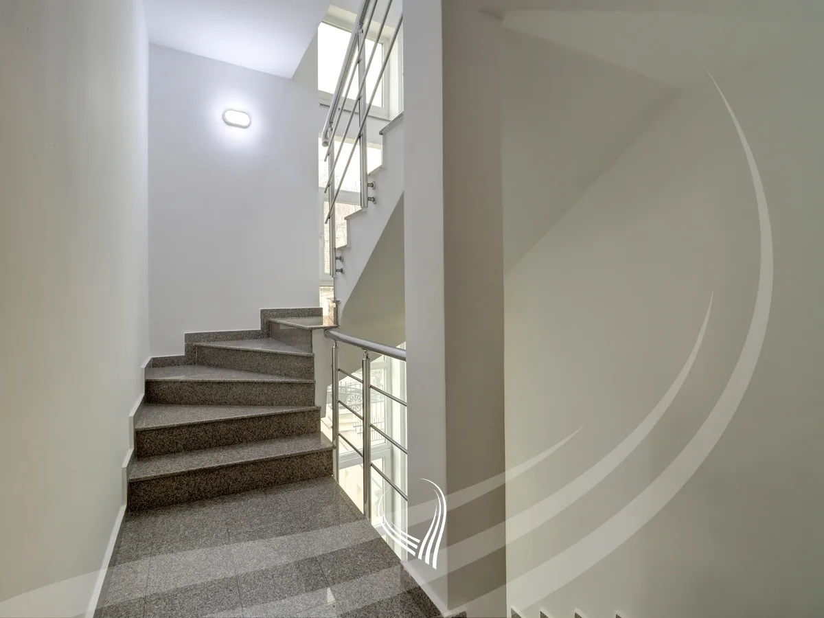 Objekt afarist 330m2 me qira në lagjen Ulpiana