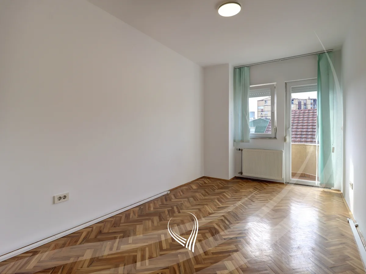 Objekt afarist 330m2 me qira në lagjen Ulpiana
