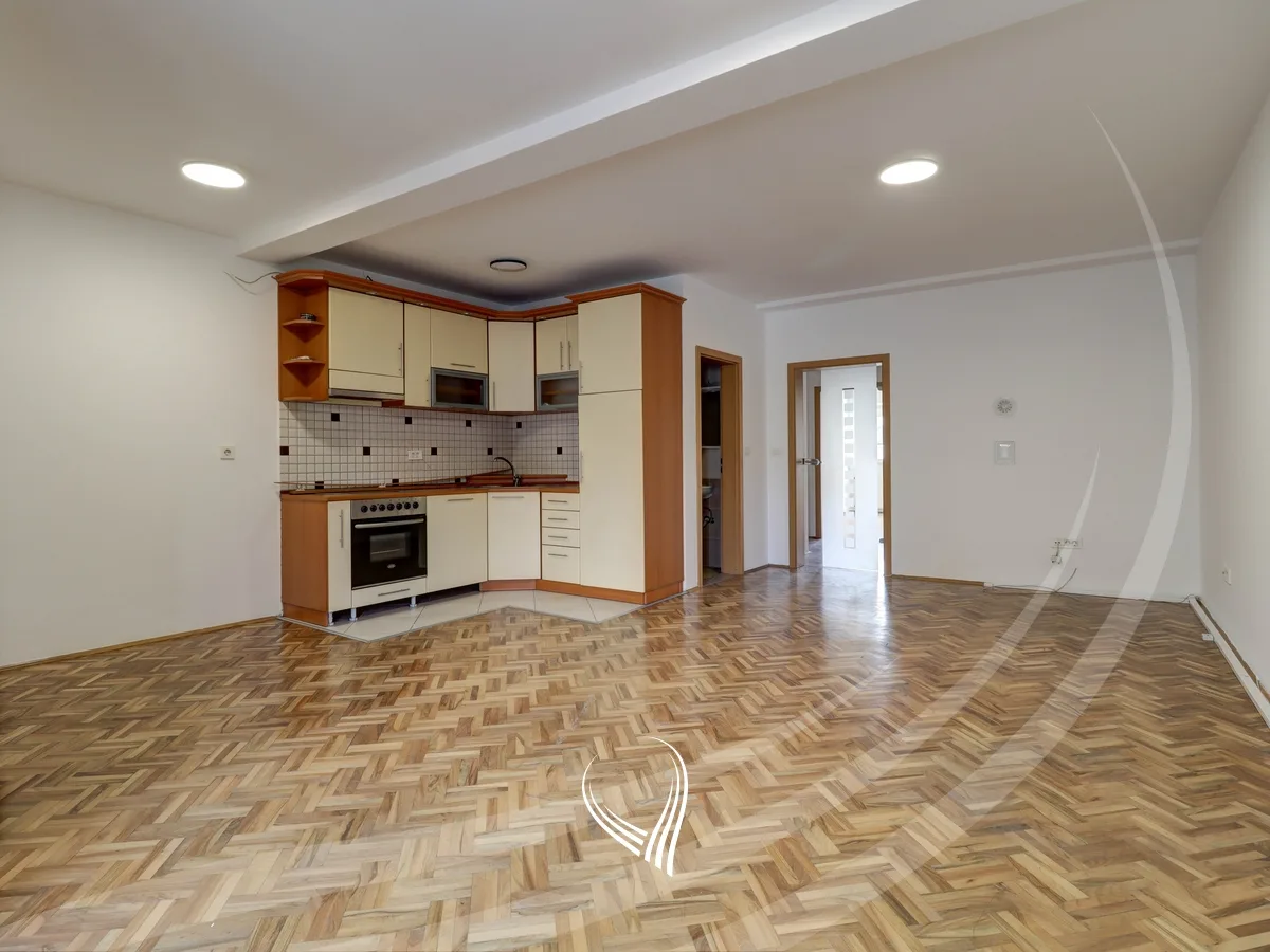 Objekt afarist 330m2 me qira në lagjen Ulpiana