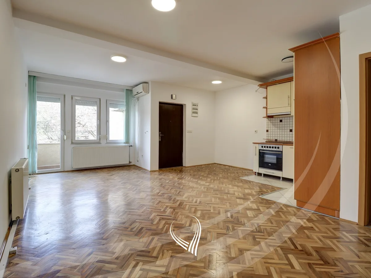 Objekt afarist 330m2 me qira në lagjen Ulpiana