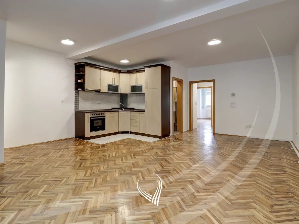 Objekt afarist 330m2 me qira në lagjen Ulpiana