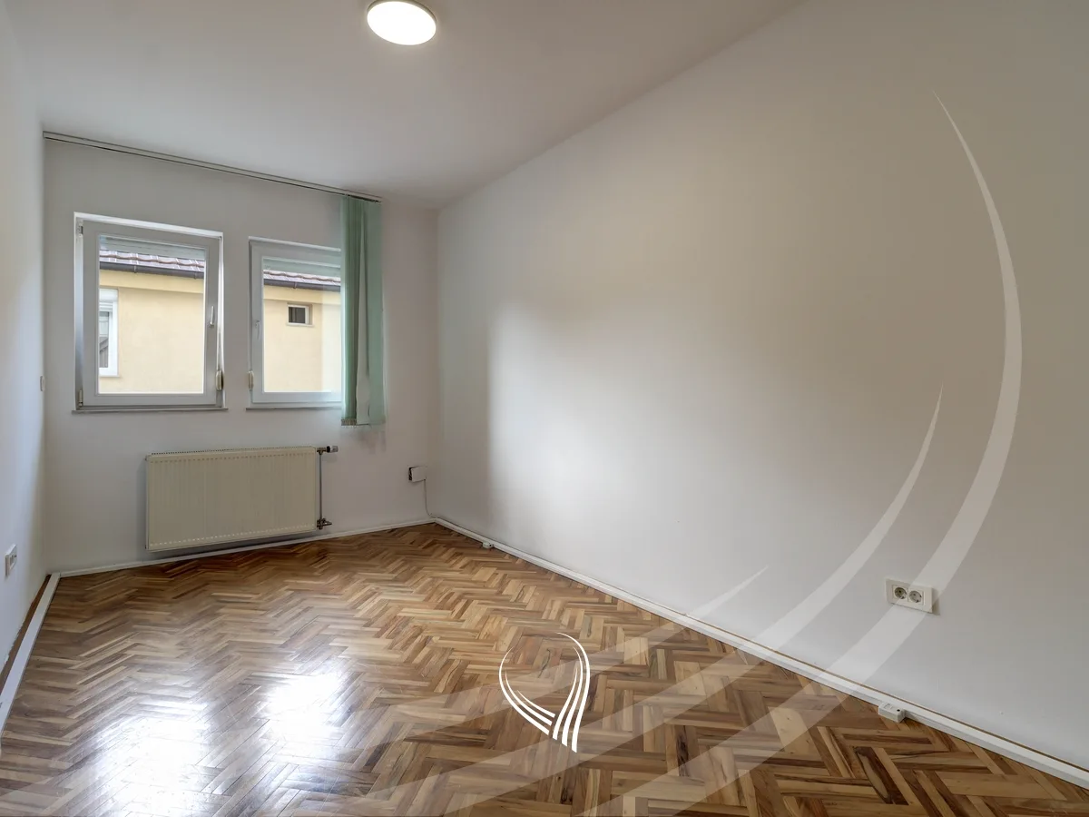 Objekt afarist 330m2 me qira në lagjen Ulpiana