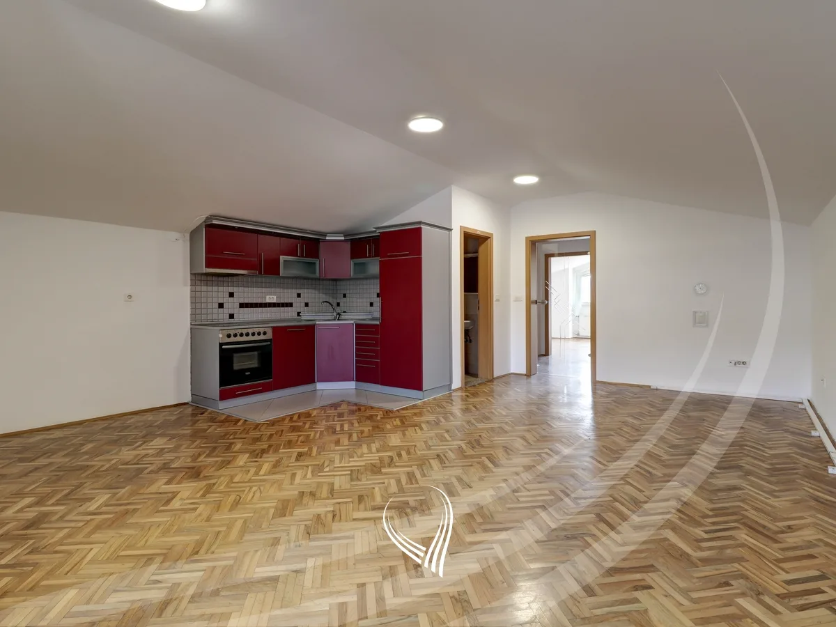 Objekt afarist 330m2 me qira në lagjen Ulpiana
