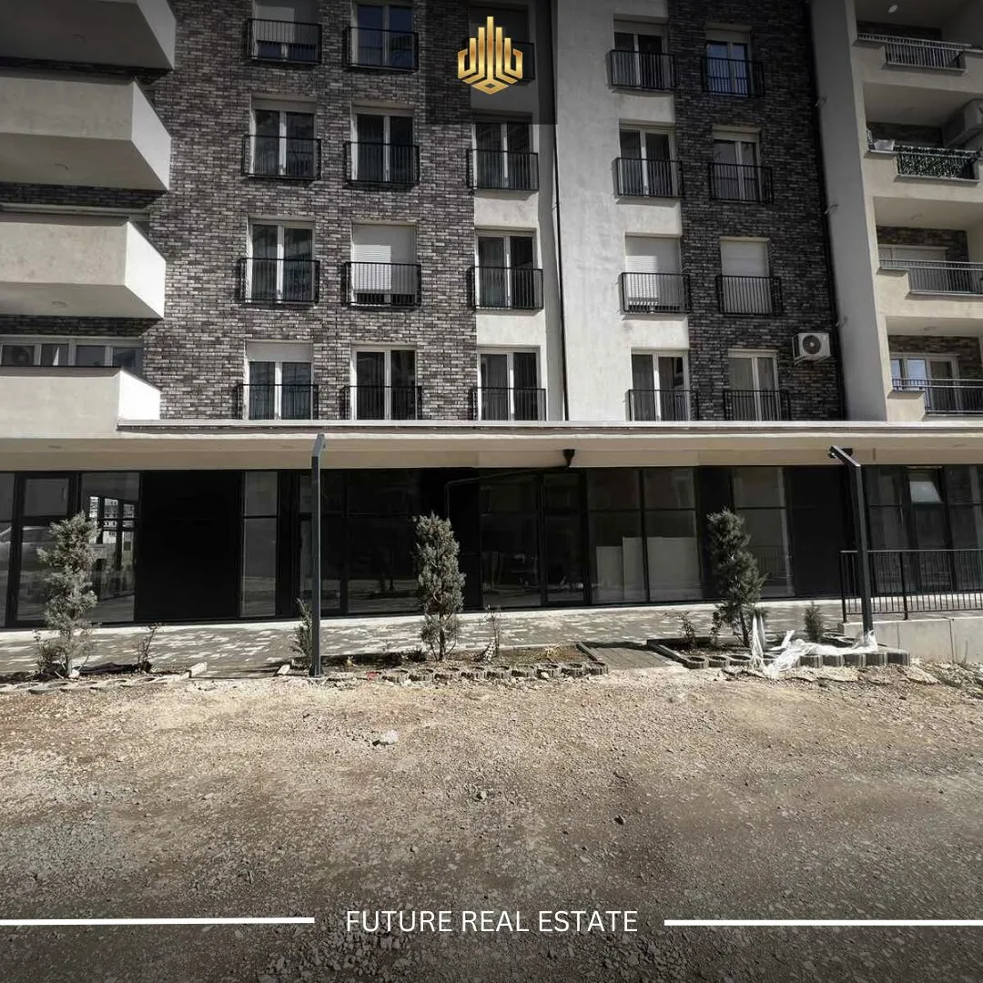 Lokal me QERA/80m²