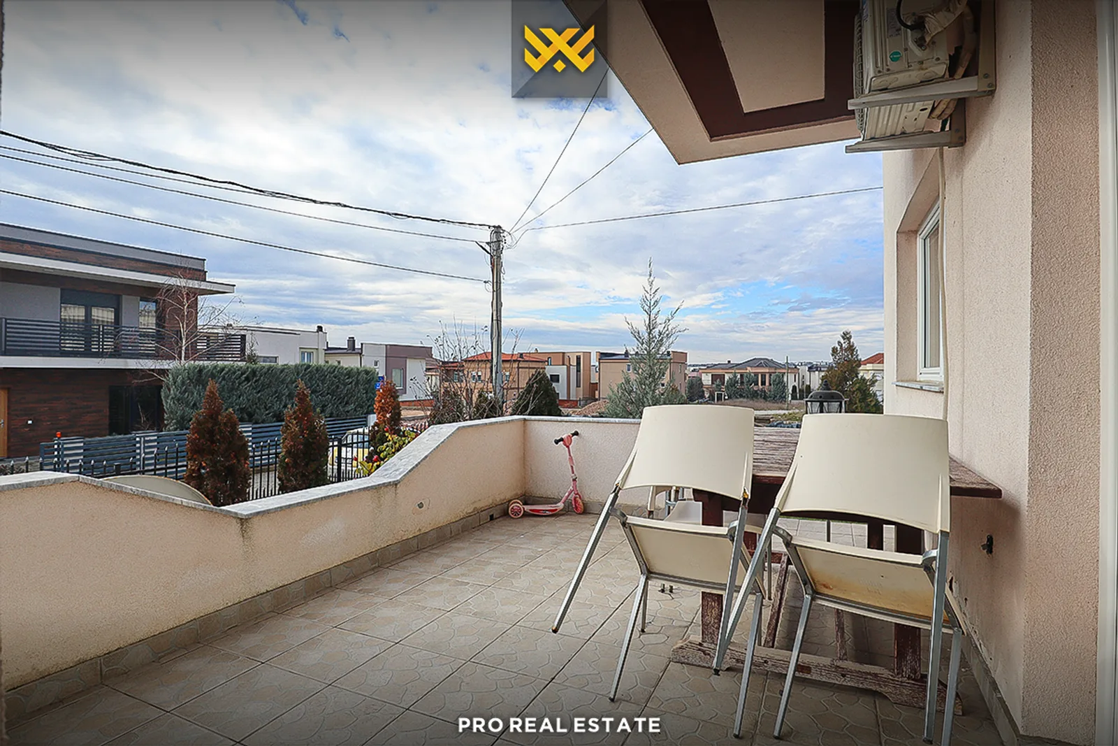 Shtëpi 360m² në #SHITJE në Lagjen Qëndresa.
