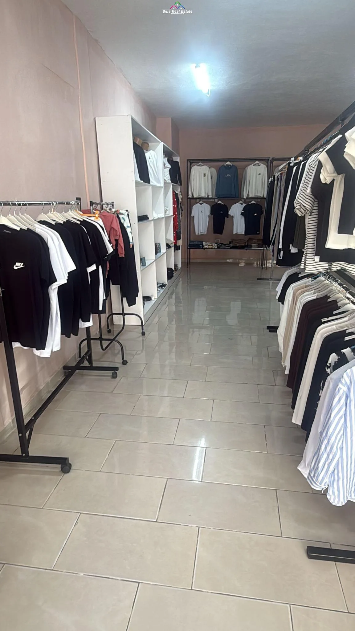 Shitje Biznesi Dyqan Rrobash Ne Kamez (ID BSHB181) Tirane