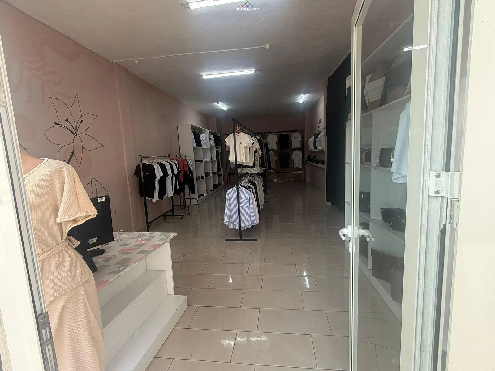 Shitje Biznesi Dyqan Rrobash Ne Kamez (ID BSHB181) Tirane