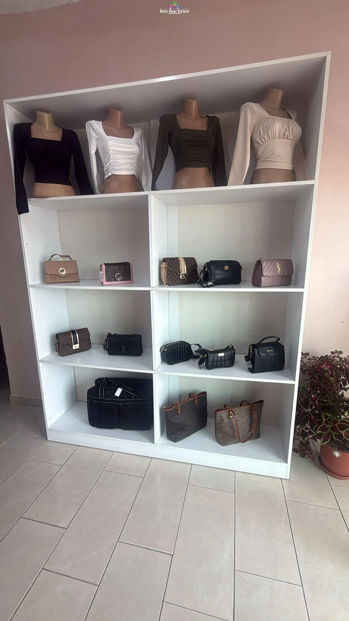 Shitje Biznesi Dyqan Rrobash Ne Kamez (ID BSHB181) Tirane