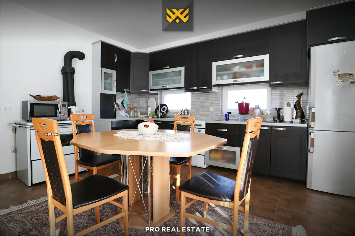 Shtëpi 324m² për #SHITJE në Kodrën e Trimave.