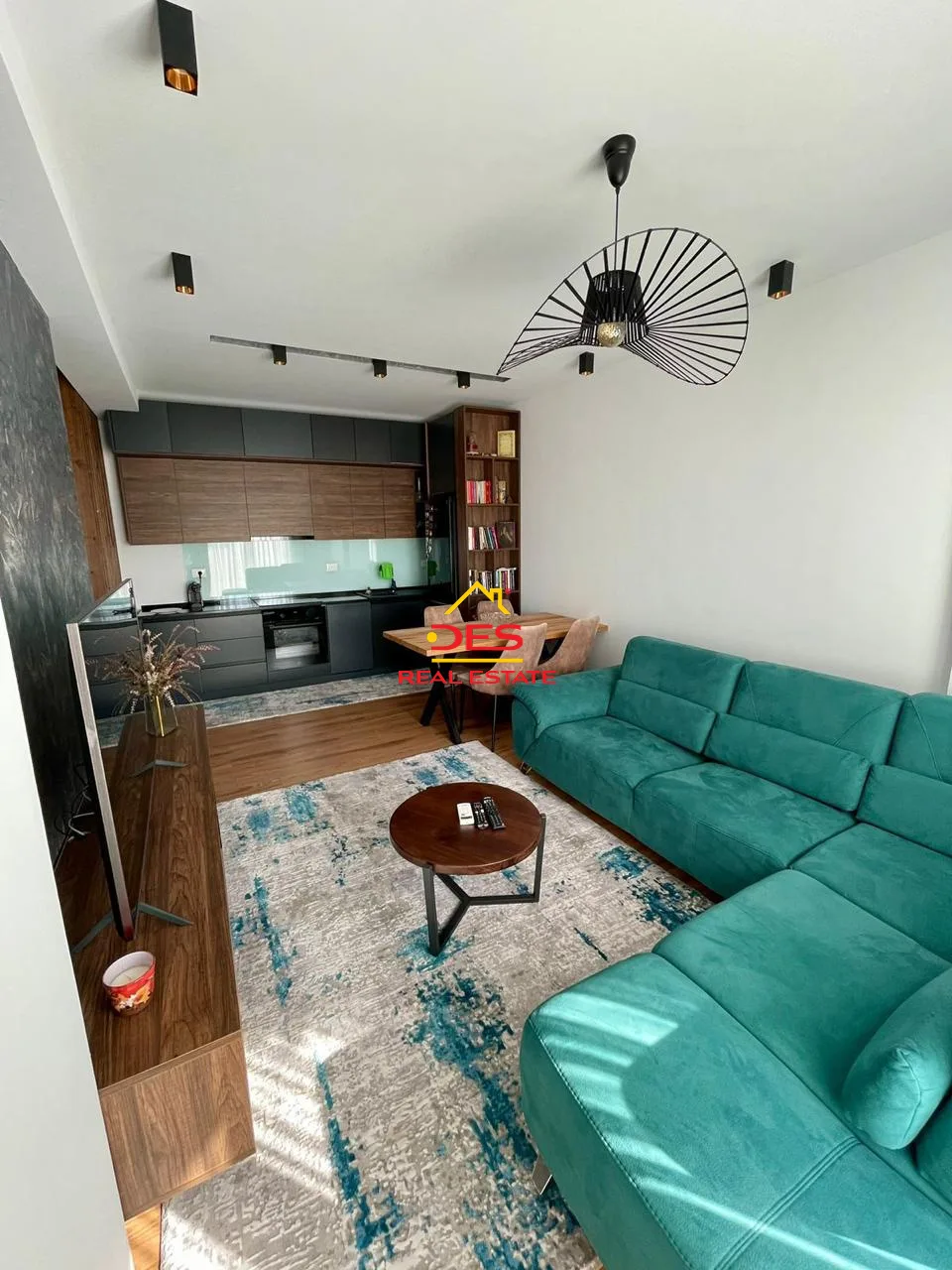 Shitet apartament 2+1+2 në orikum ,vlorë