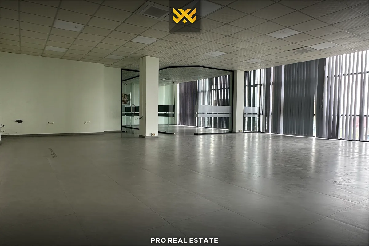 Lokal 150m² me #QIRA në Livagjë