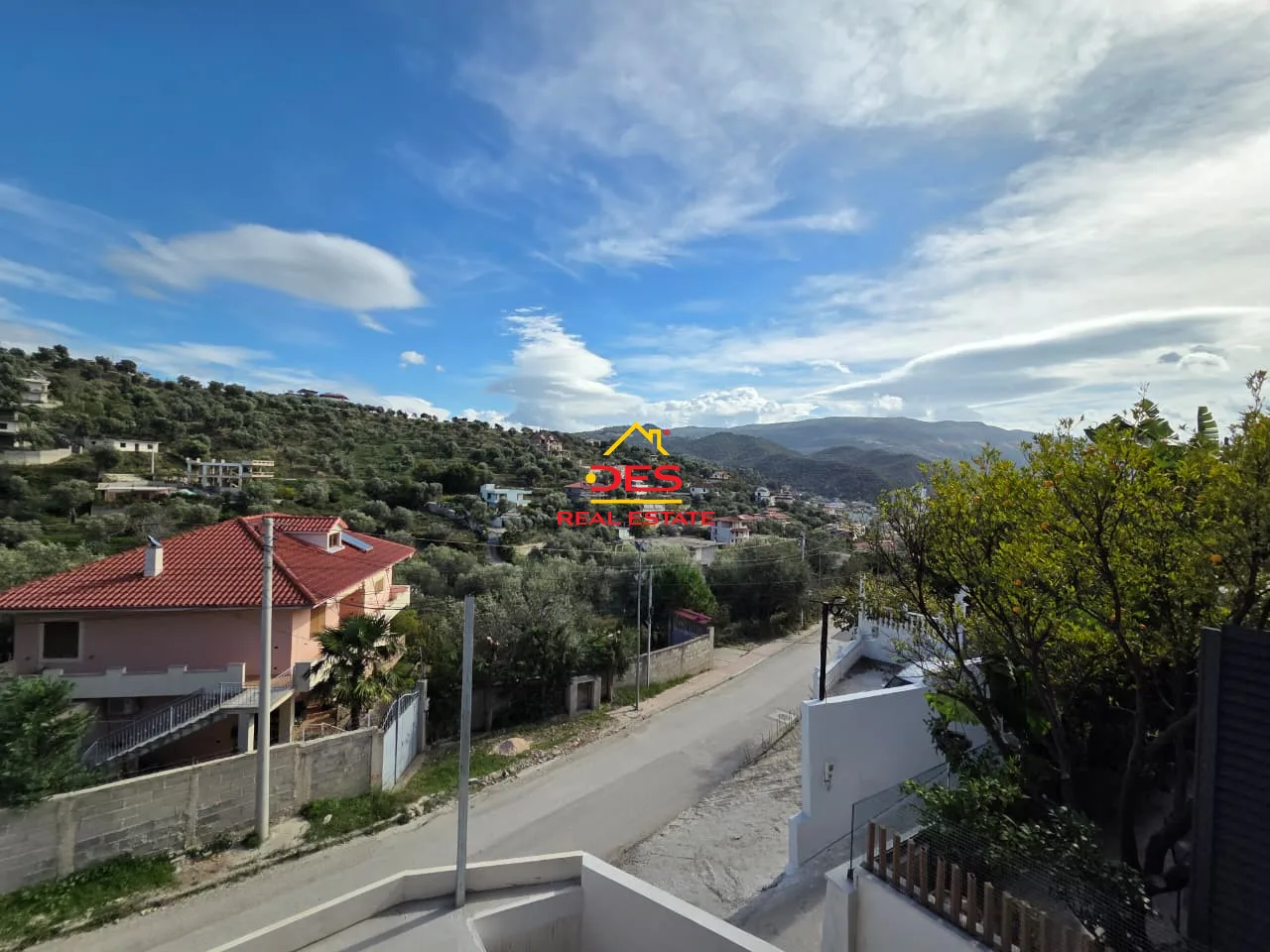 Jepet me qira kati i dyte i vilës pranë kuzum baba, vlorë