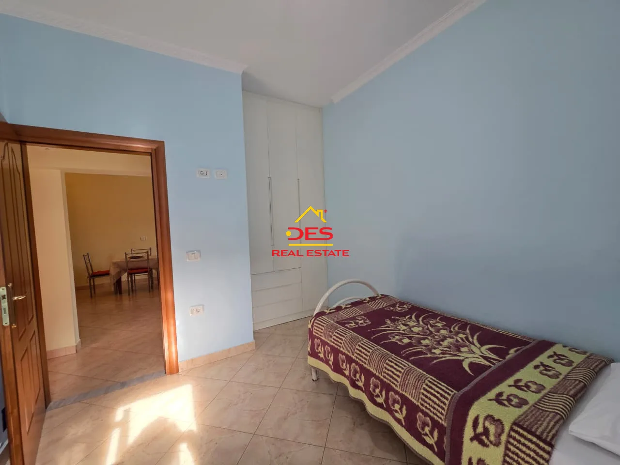 Jepet me qira kati i dyte i vilës pranë kuzum baba, vlorë