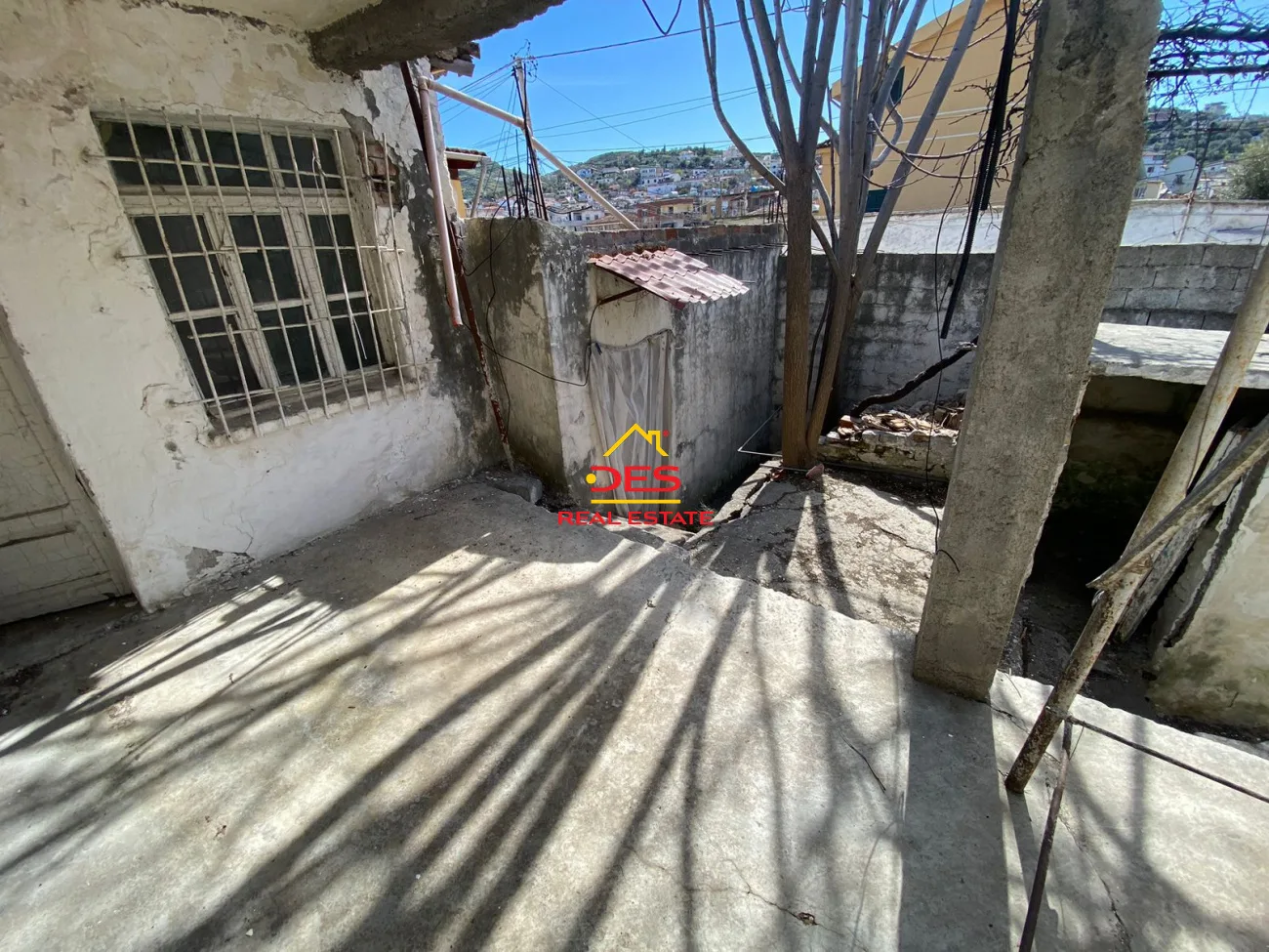 Shitet ndërtesë+ truall në lagjen karabash,vlorë