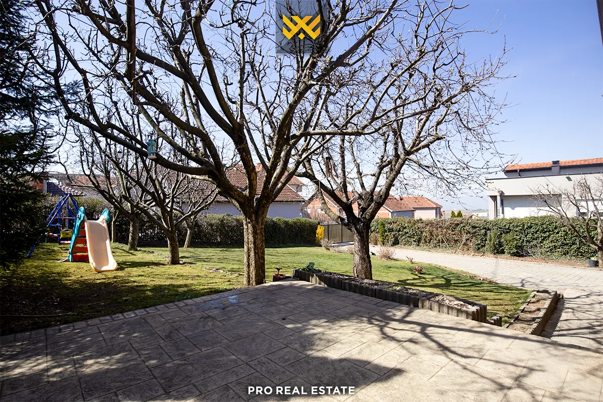Shtëpi 110m² + 32m² për #SHITJE në Kodrën e Trimave