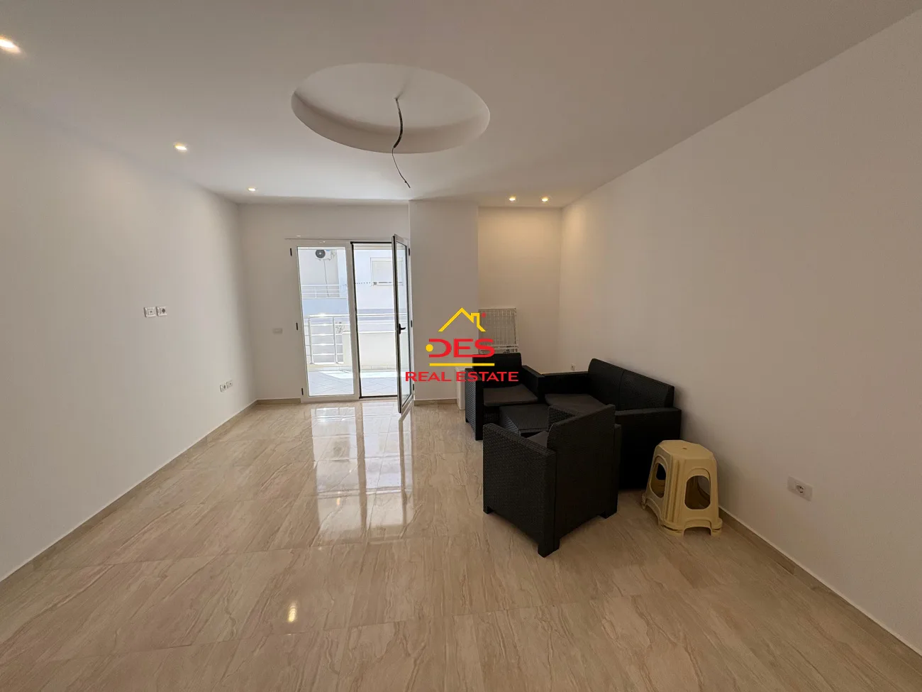 Shitet apartament 2+1 te kompleksi oslo në lungomare , vlorë.