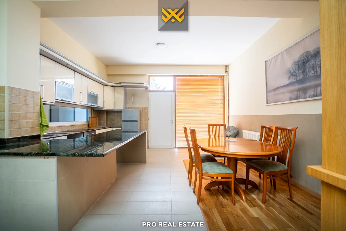 Shtëpi 1195m² për #SHITJE në Veternik