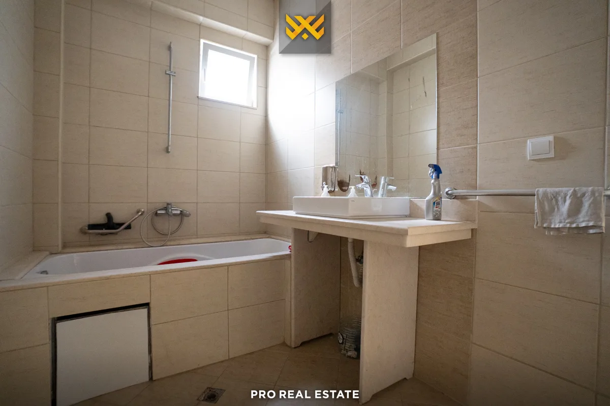 Shtëpi 1195m² për #SHITJE në Veternik