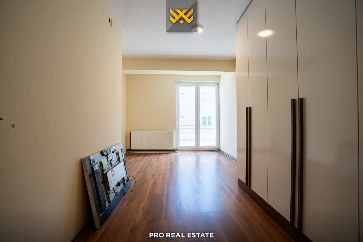 Shtëpi 1195m² për #SHITJE në Veternik